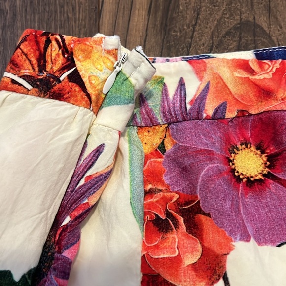 Sabo Skirt Floral Shorts - Picture 2 of 4